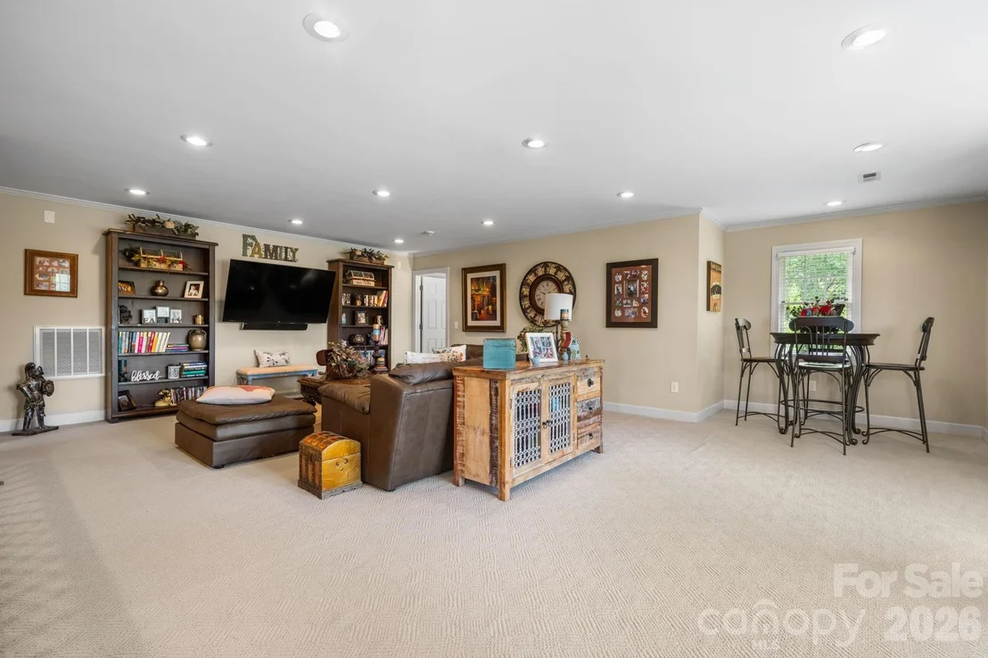 Photo of 3740 Pinecrest Drive NE