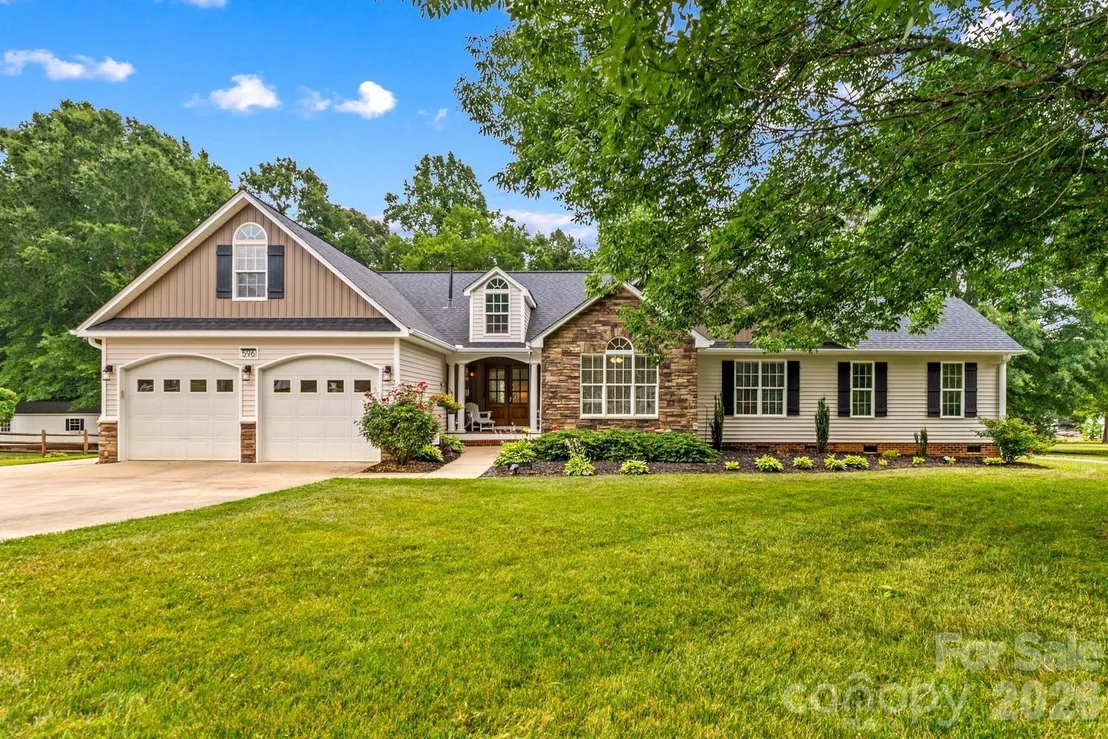 Photo of 596 Maple Ridge Circle