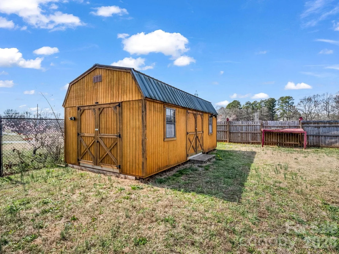 Photo of 655 W Oconee Street