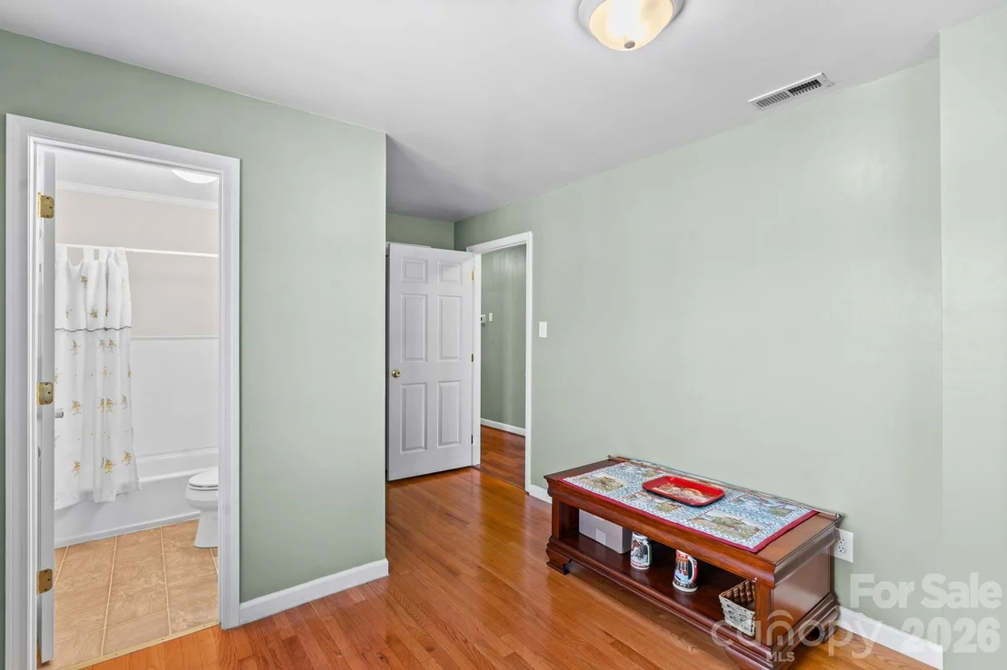 Photo of 5075 Lakeview Drive