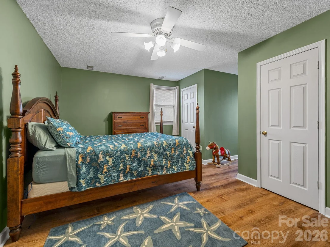 Photo of 1570 Roddy Road