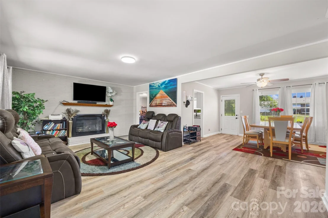 Photo of 2323 Hedgewood Circle
