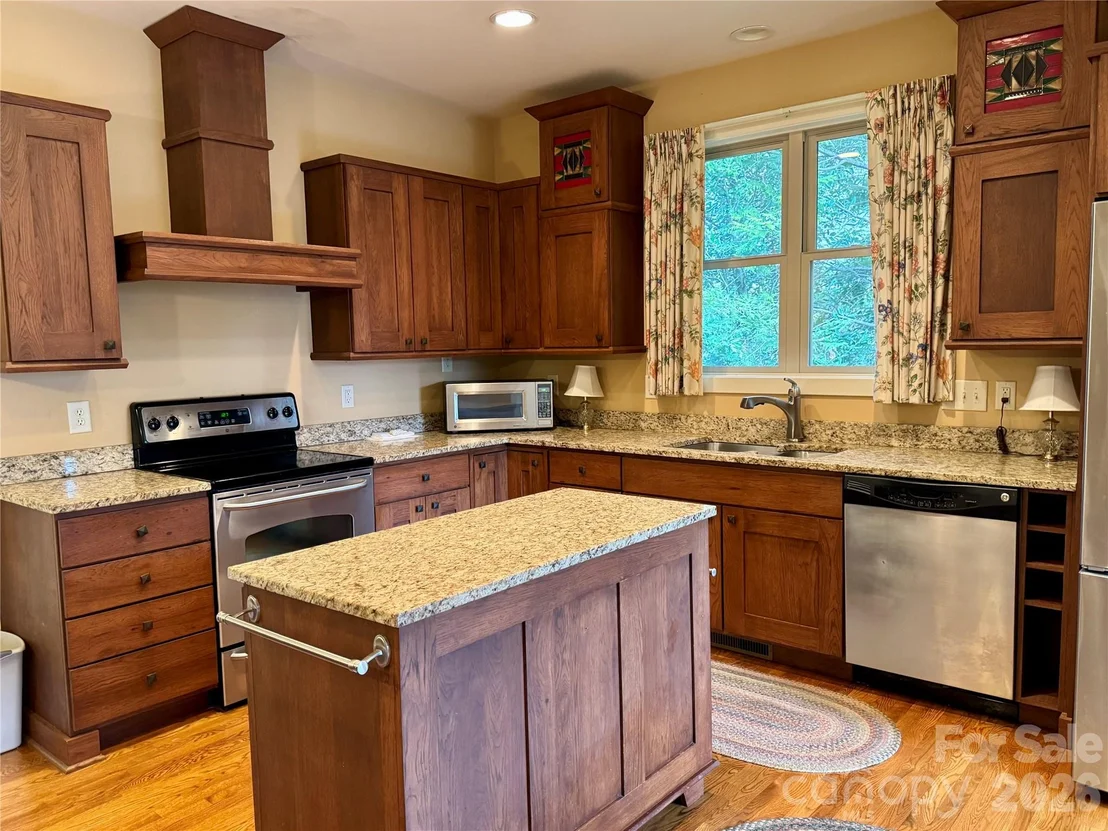 Photo of 894 Dunroy Drive