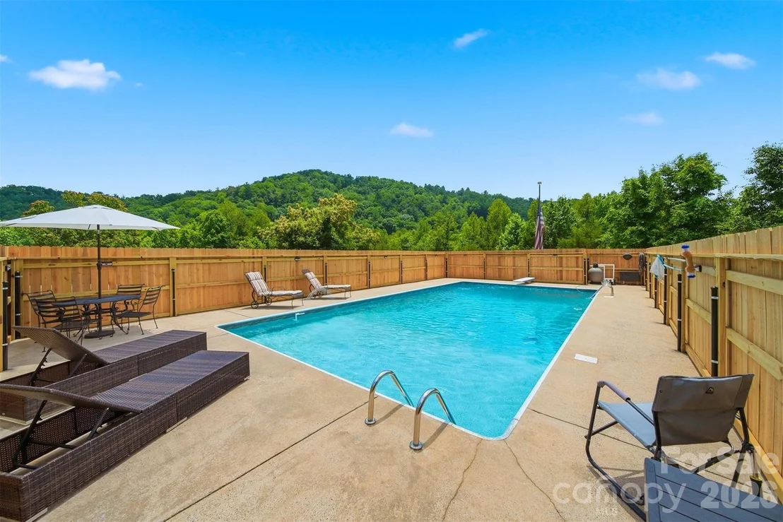 Photo of 2411 Robertson Lane