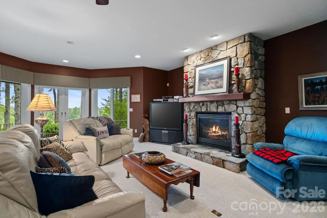 Photo of 209 Pineholt Lane