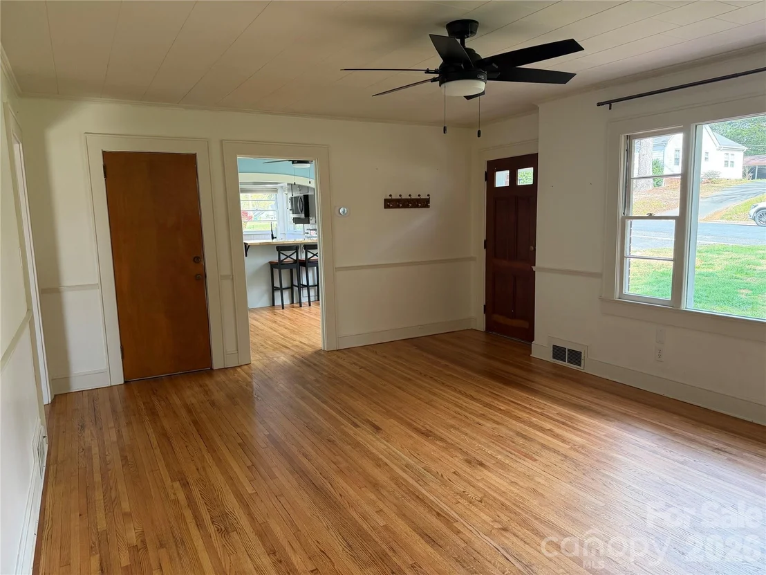 Photo of 1631 Maple Avenue