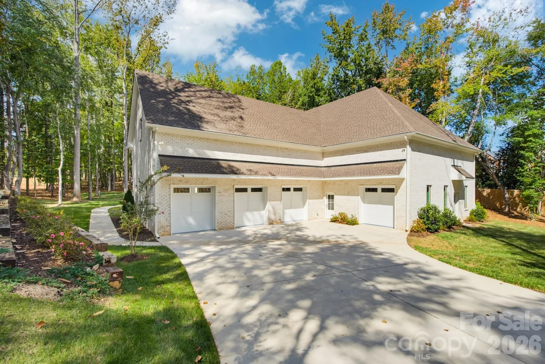Photo of 2507 Forest Lawn Drive