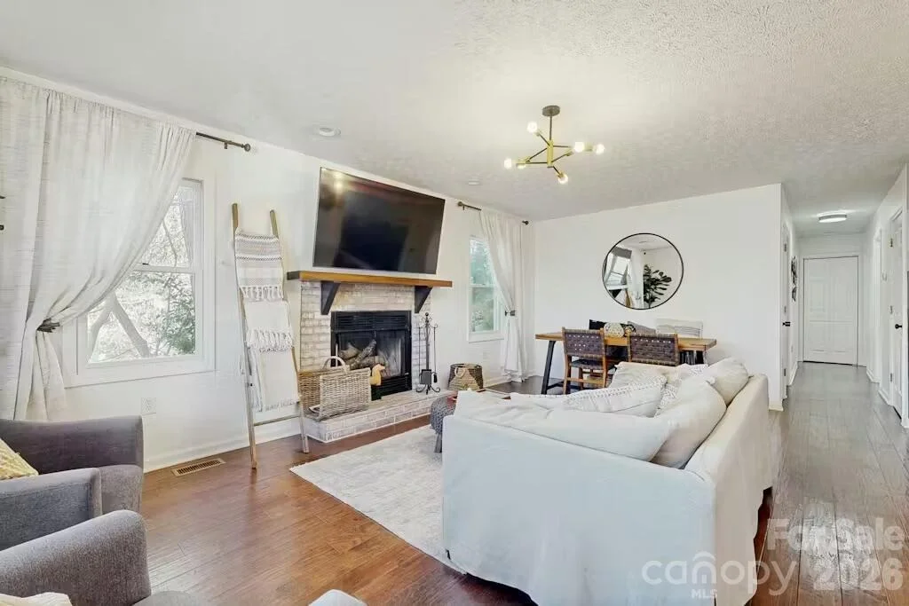 Photo of 121 Oak Terrace