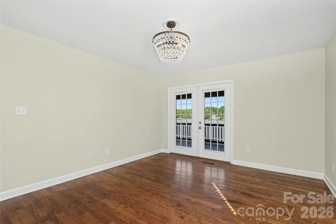 Photo of 3121 Lakeside Circle