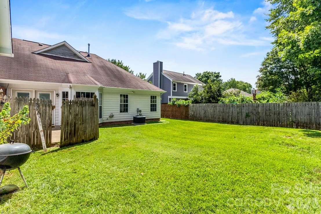 Photo of 739 Oakbluff Circle