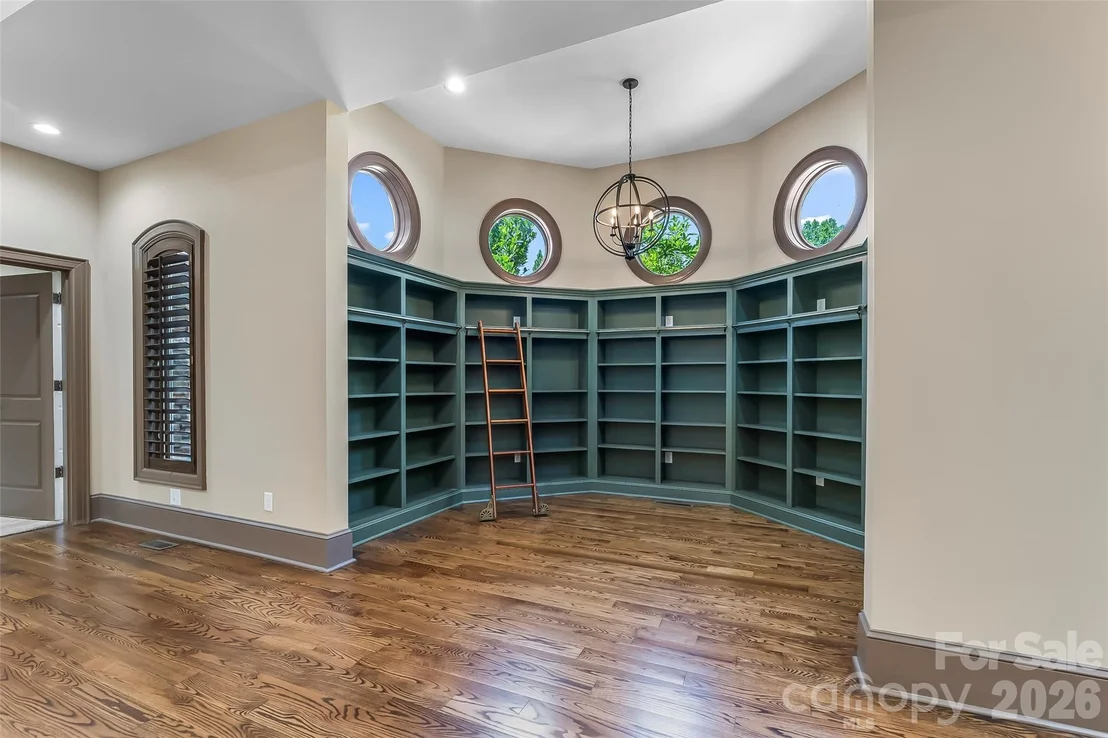 Photo of 1090 Pearidge Road