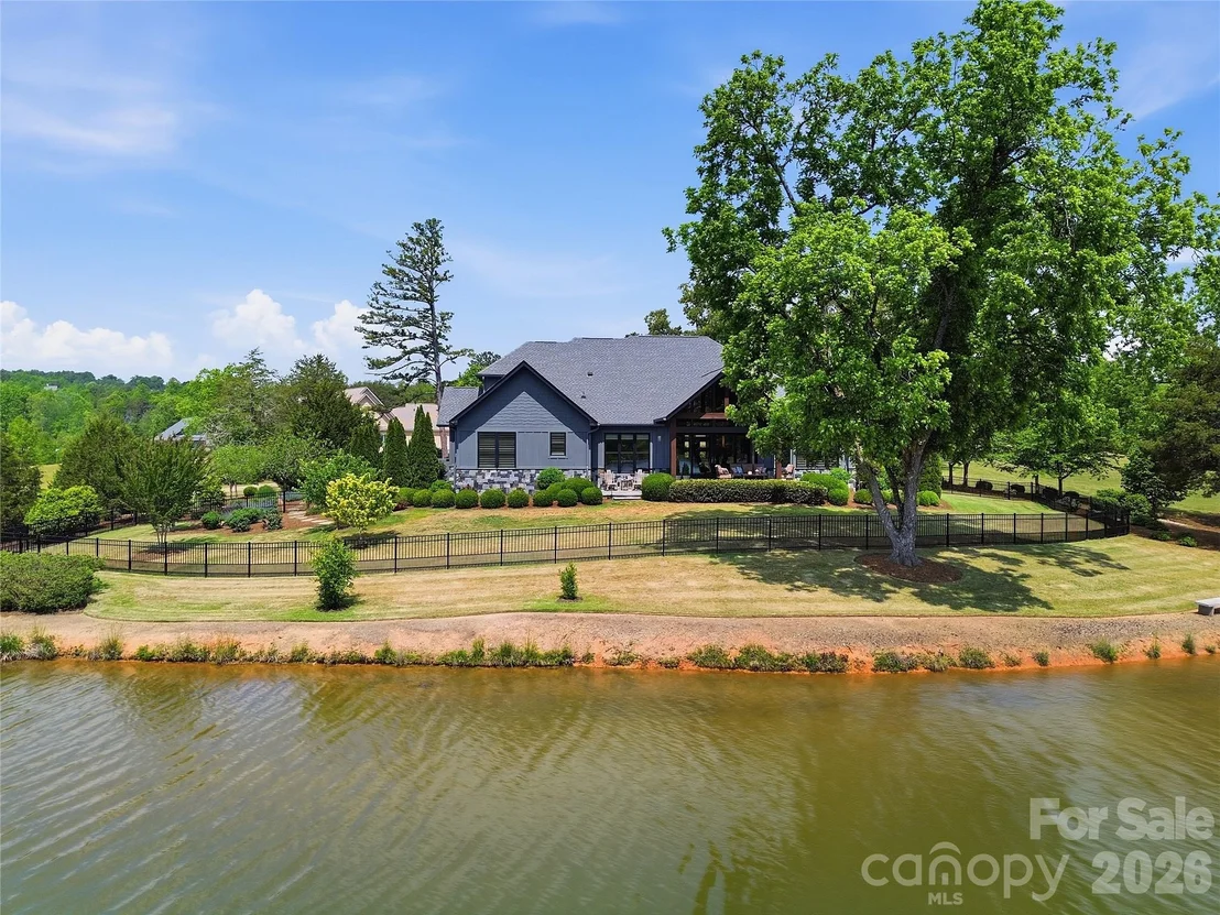 Photo of 984 Mapleton Lane