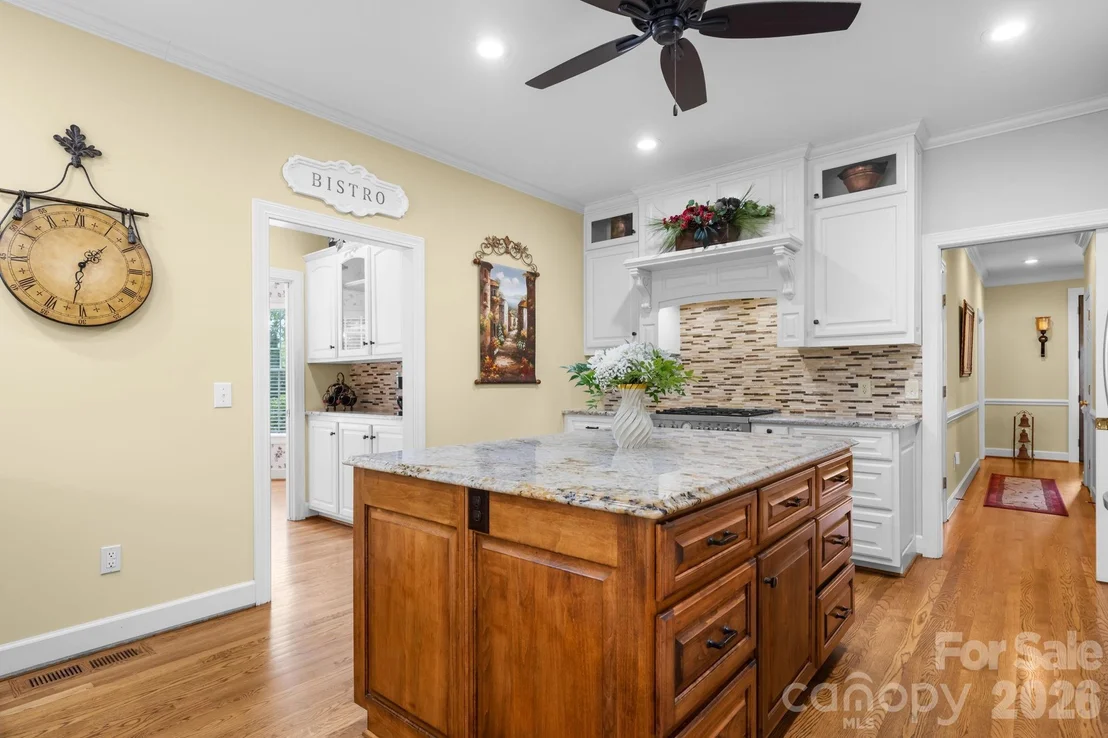 Photo of 3740 Pinecrest Drive NE