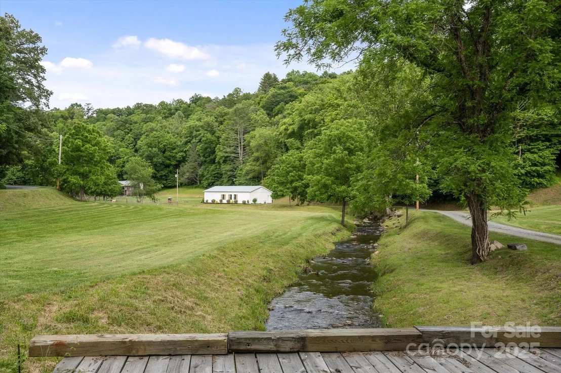 Photo of 942 Paint Fork Road