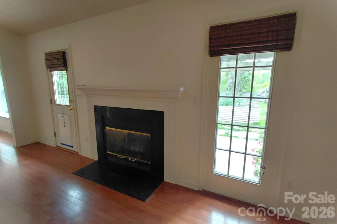 Photo of 1016 Thorncrest Drive