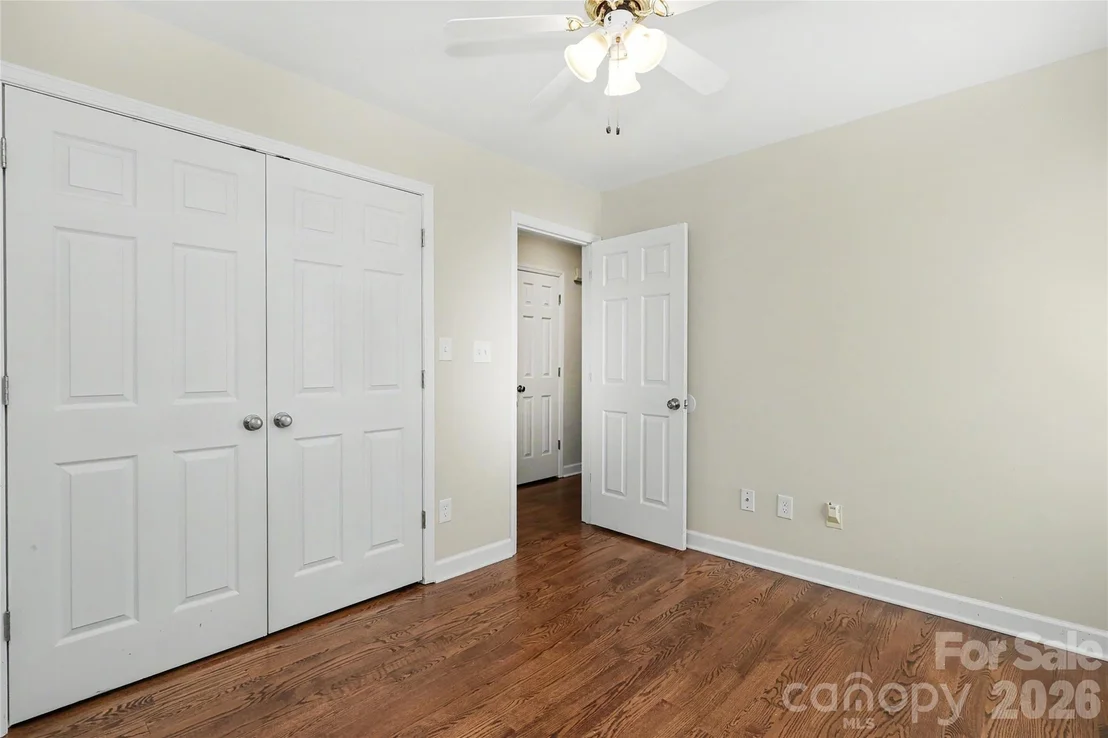 Photo of 3121 Lakeside Circle