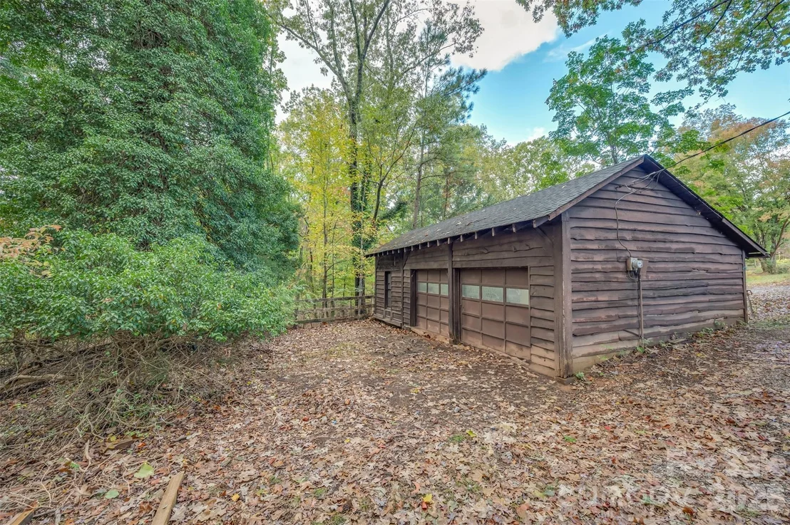 Photo of 936 Golden Road