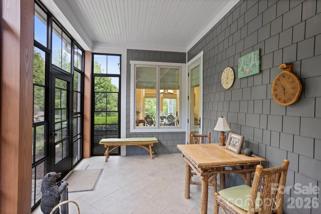 Photo of 390 Shipman Parkway