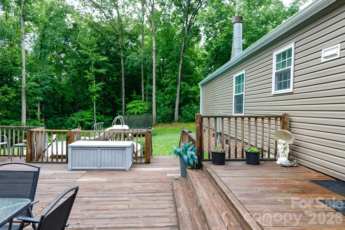 Photo of 652 Sutton Spring Road