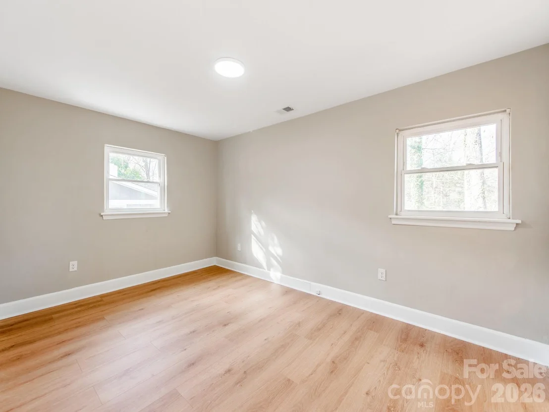 Photo of 2025 Birchcrest Drive