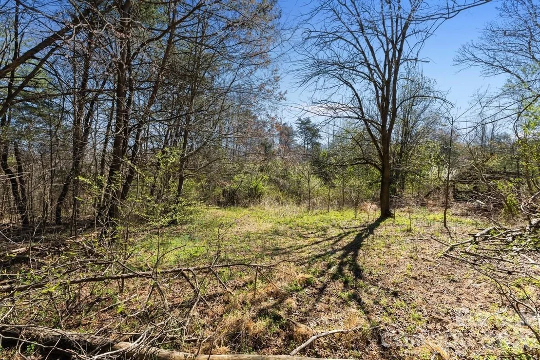 Photo of 879 E Memorial Highway