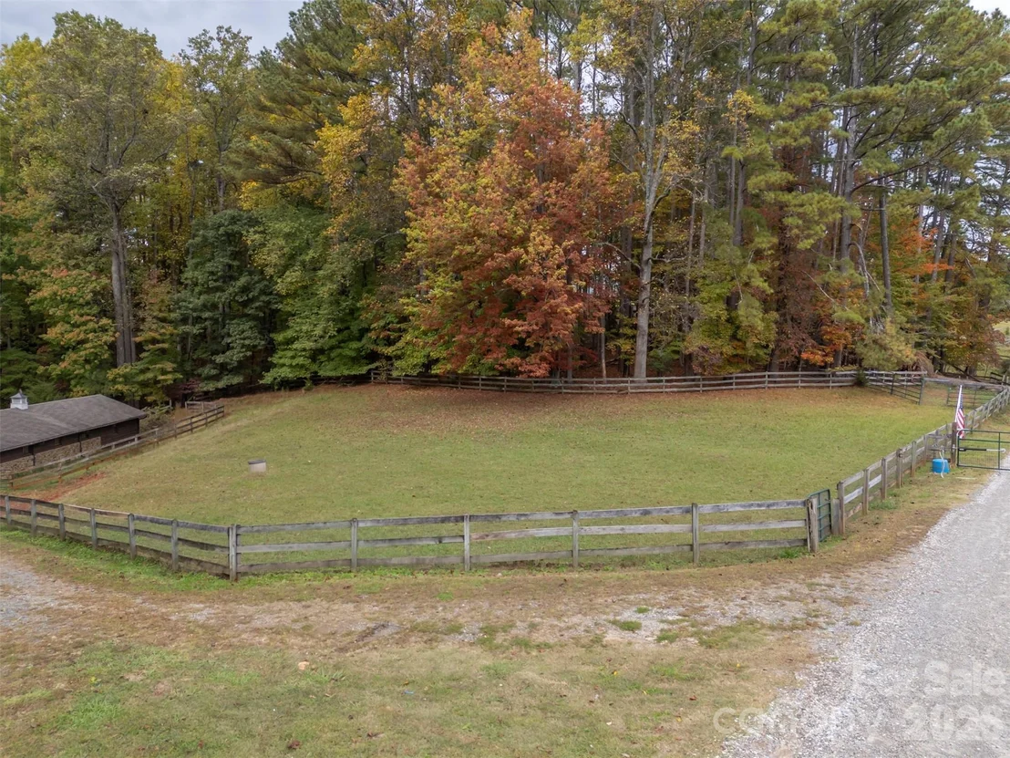 Photo of 936 Golden Road