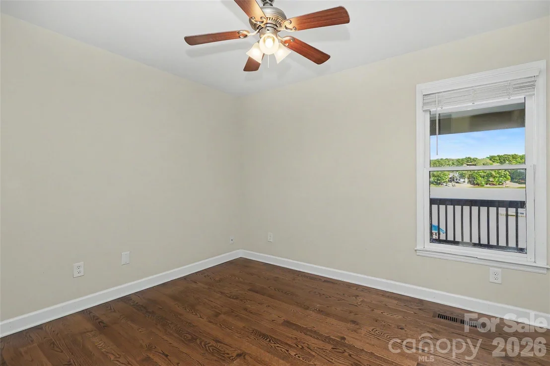 Photo of 3121 Lakeside Circle