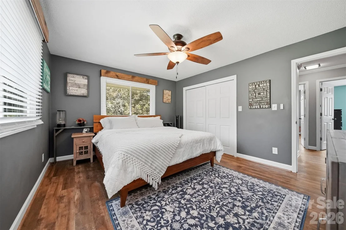 Photo of 2411 Robertson Lane