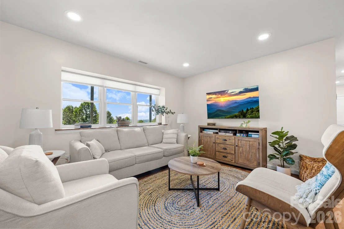 Photo of 784 Alpine Drive