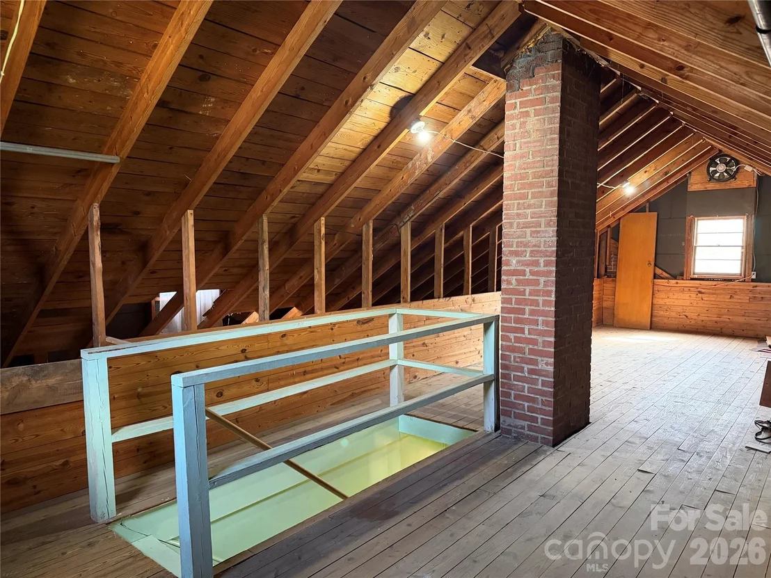 Photo of 1631 Maple Avenue