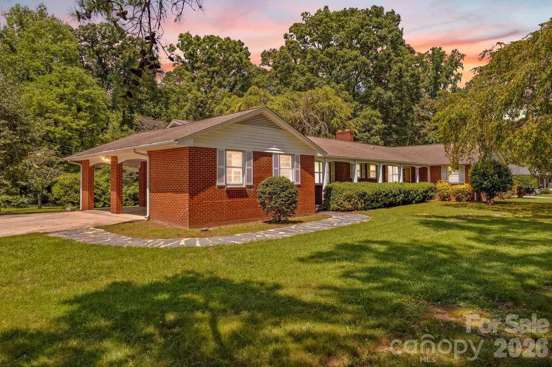 Photo of 875 Bonanza Drive