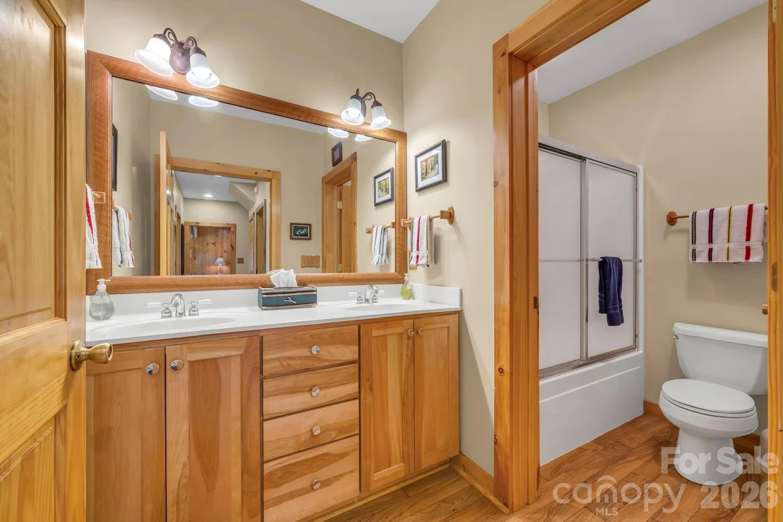 Photo of 4880 Nightingale Lane
