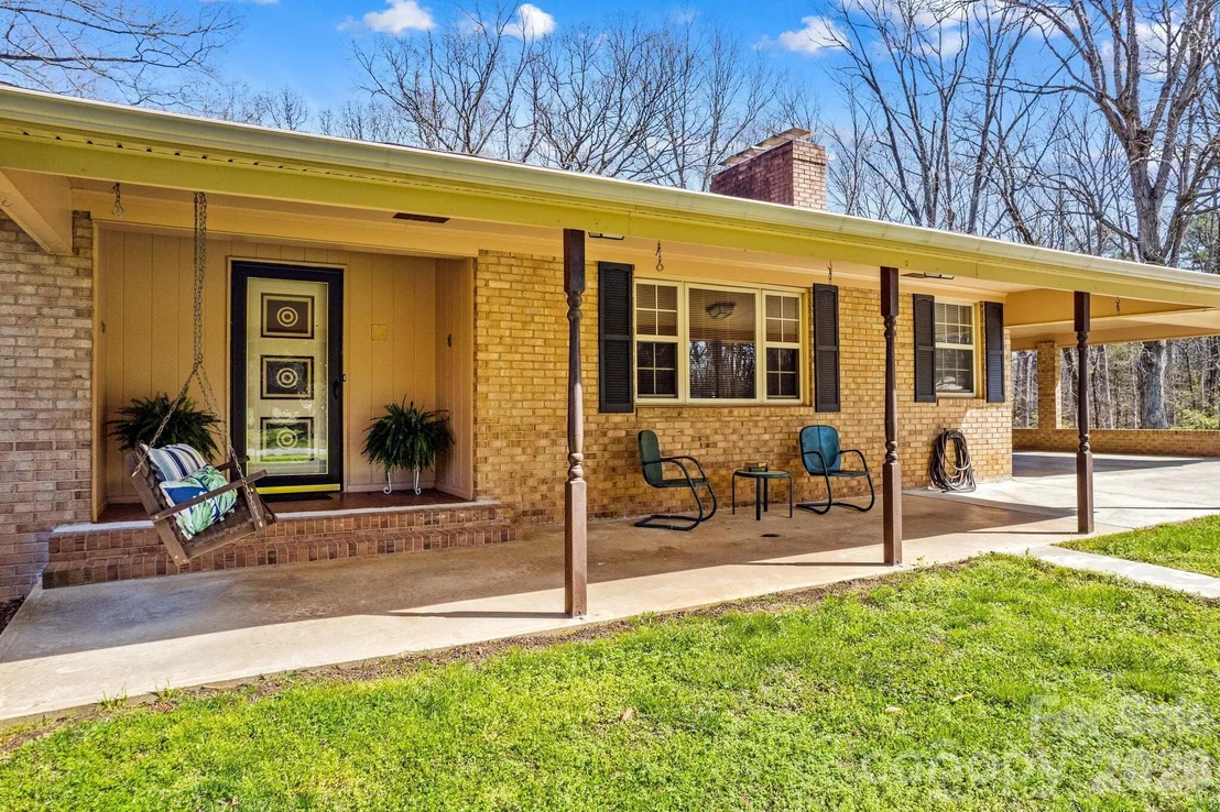 Photo of 5075 Lakeview Drive