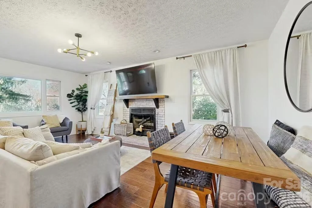 Photo of 121 Oak Terrace