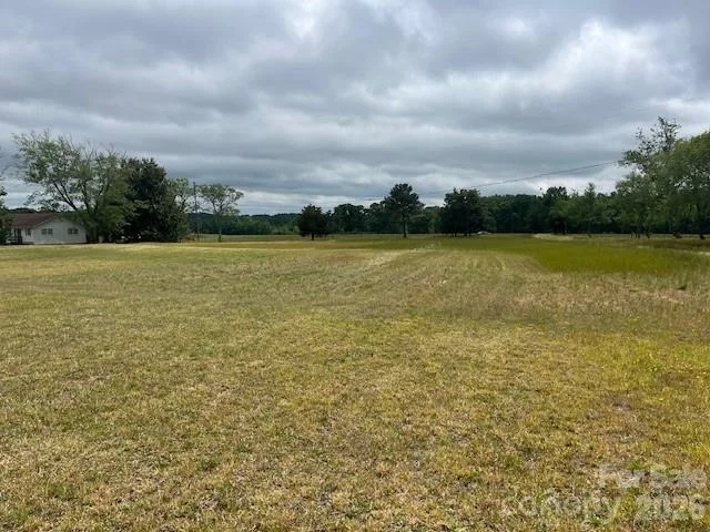 Photo of 304 Floyd Blackwell Road