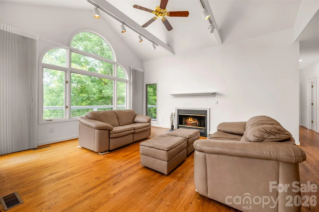 Photo of 441 Lower Ridgeview Road