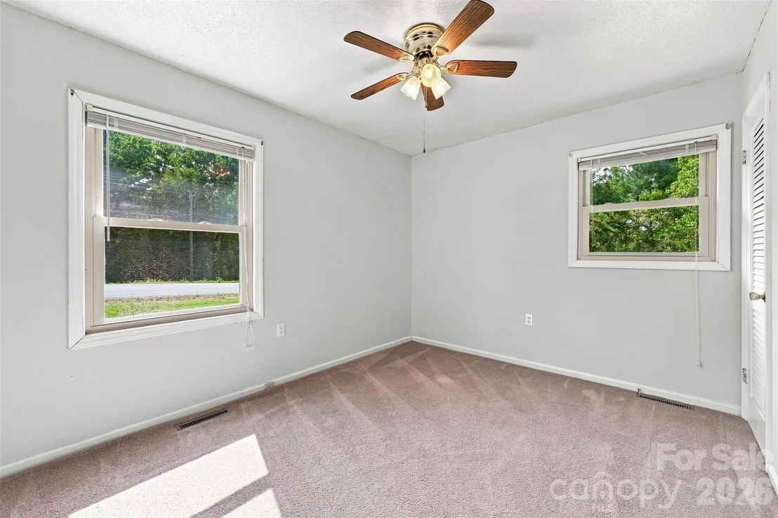 Photo of 728 Center Road