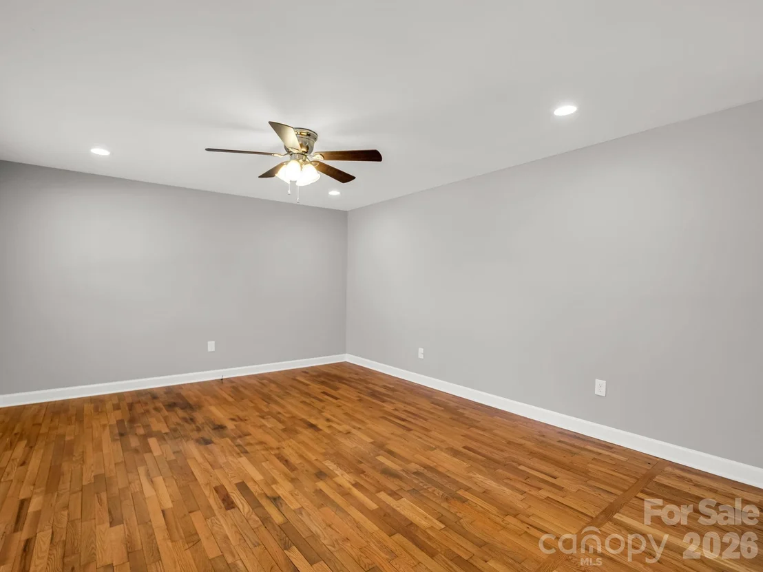 Photo of 655 W Oconee Street
