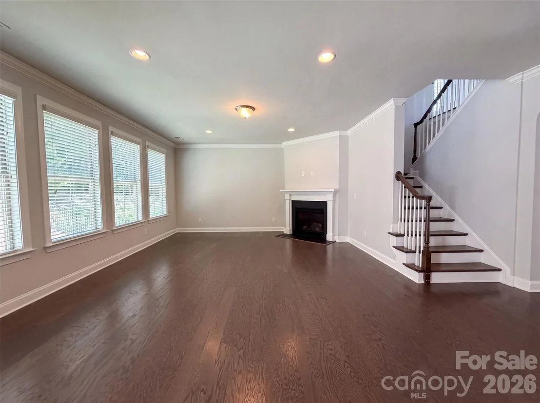 Photo of 147 Monteray Oaks Circle