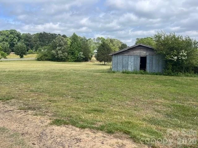 Photo of 304 Floyd Blackwell Road