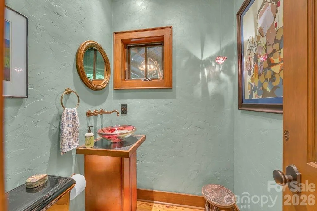 Photo of 355 Oakley Green None