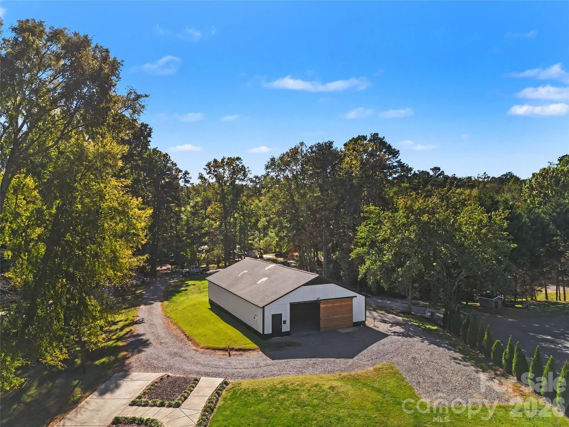 Photo of 3121 Lakeside Circle