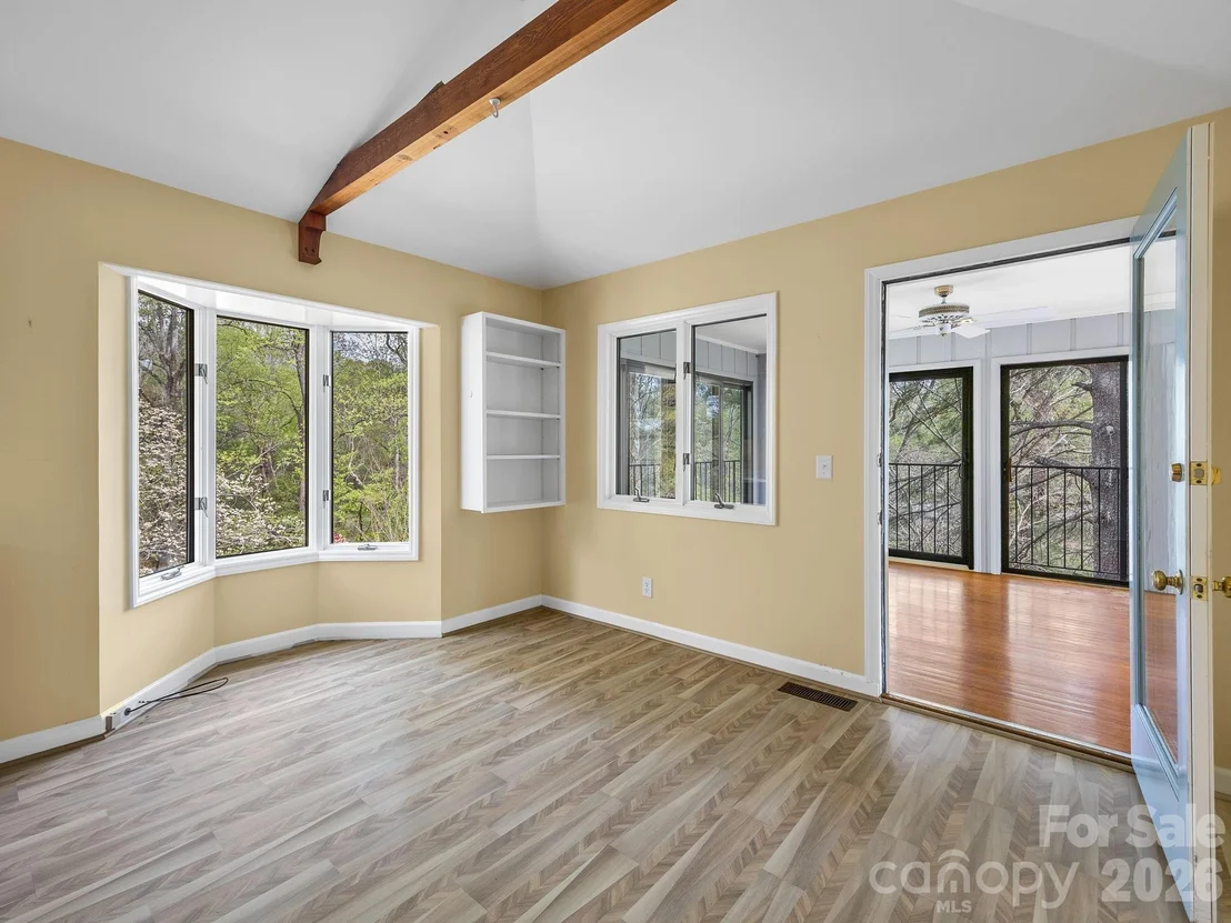 Photo of 140 Meadowlark Drive