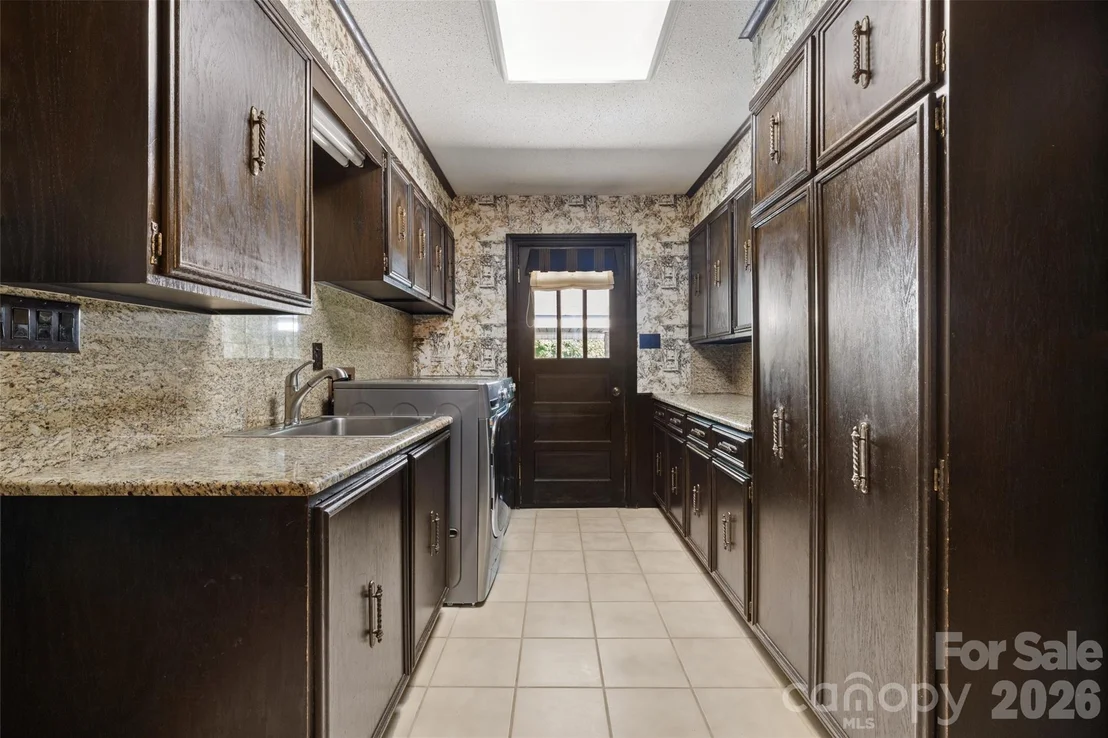 Photo of 600 Fairway Drive
