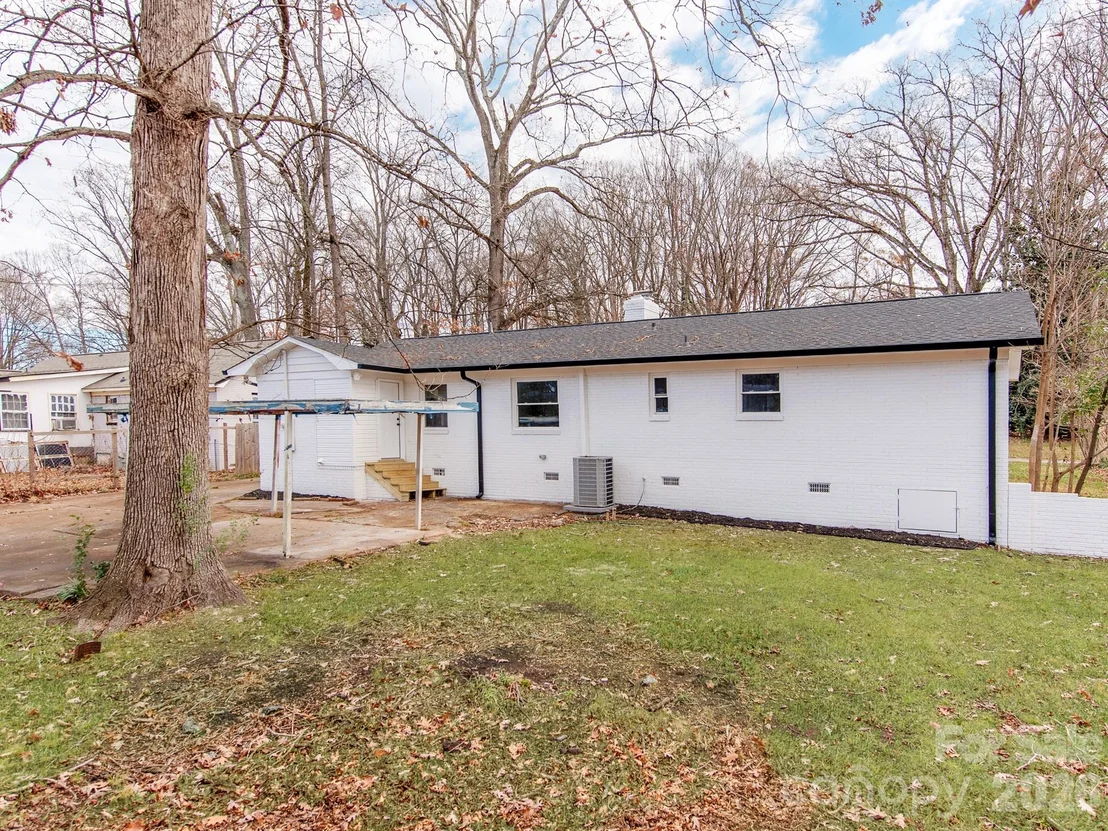 Photo of 2025 Birchcrest Drive