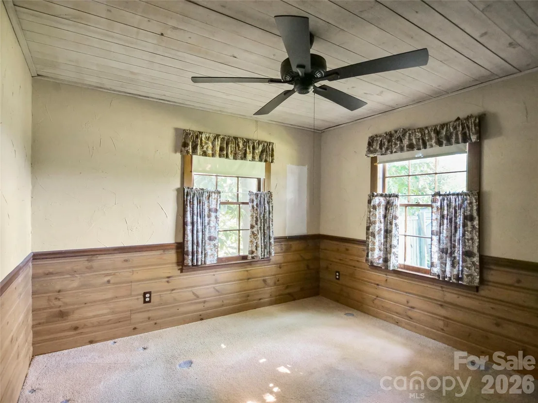 Photo of 2125 Whiteside Road