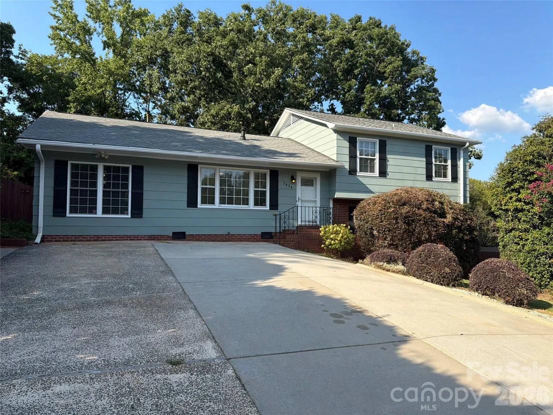 Photo of 1030 Mclaughlin Drive
