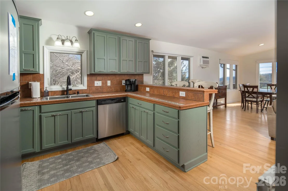 Photo of 1628 Skyland Drive