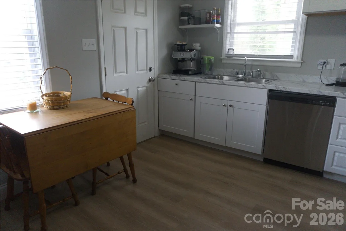 Photo of 2851 Burbank Drive