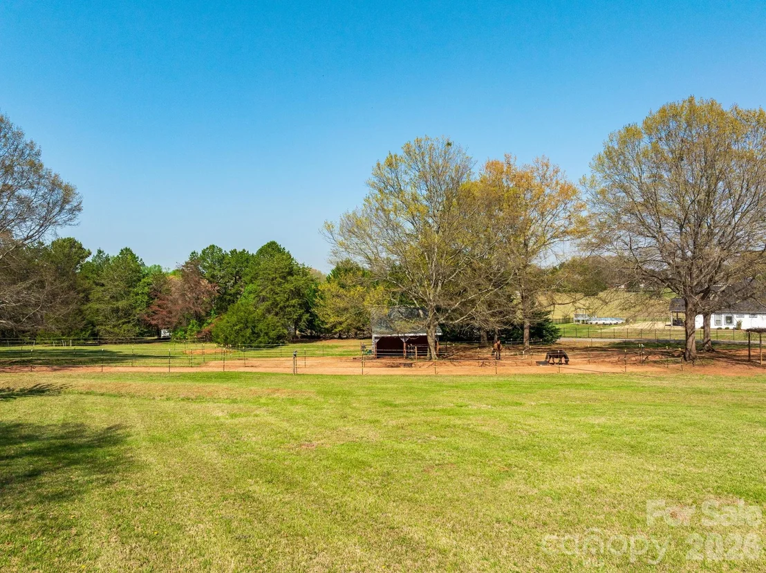 Photo of 1570 Roddy Road